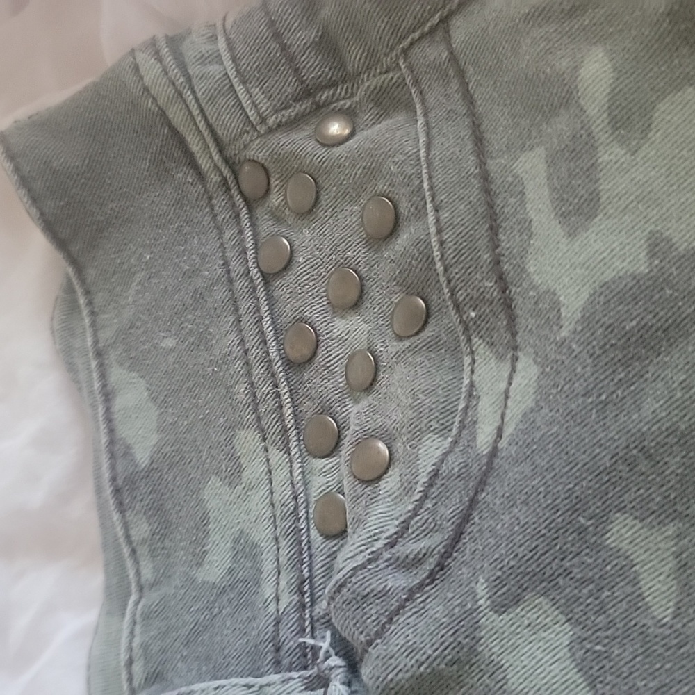 Shorts - Picture 2 of 2